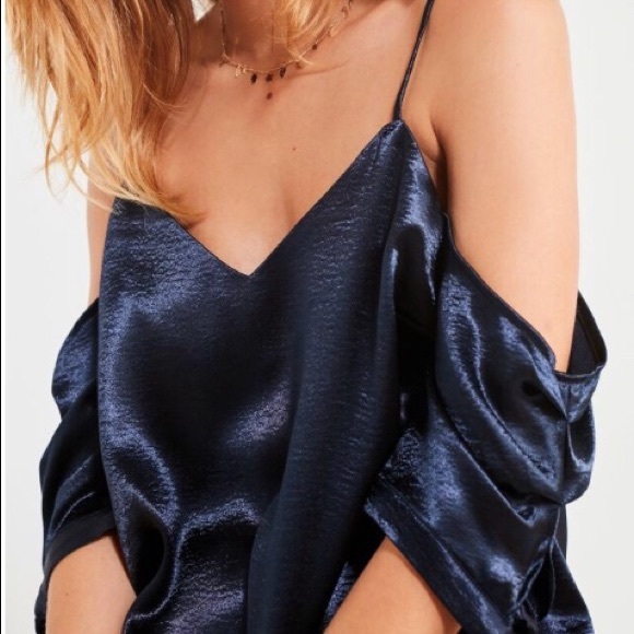 silence + noise Tops - SILENCE + NOISE / Silky Cold Shoulder Blouse